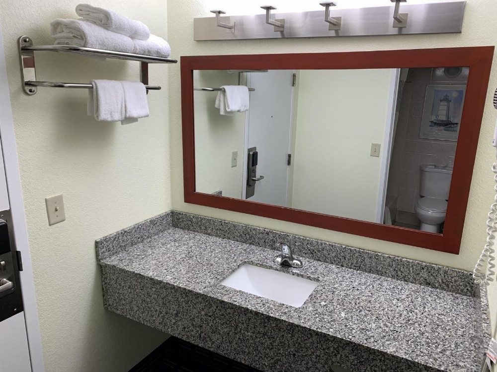 The Mariner Resort Cape Cod by The Red Collection